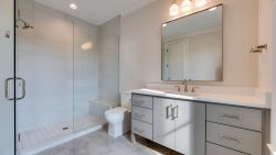 Southwind 43 - Bathroom